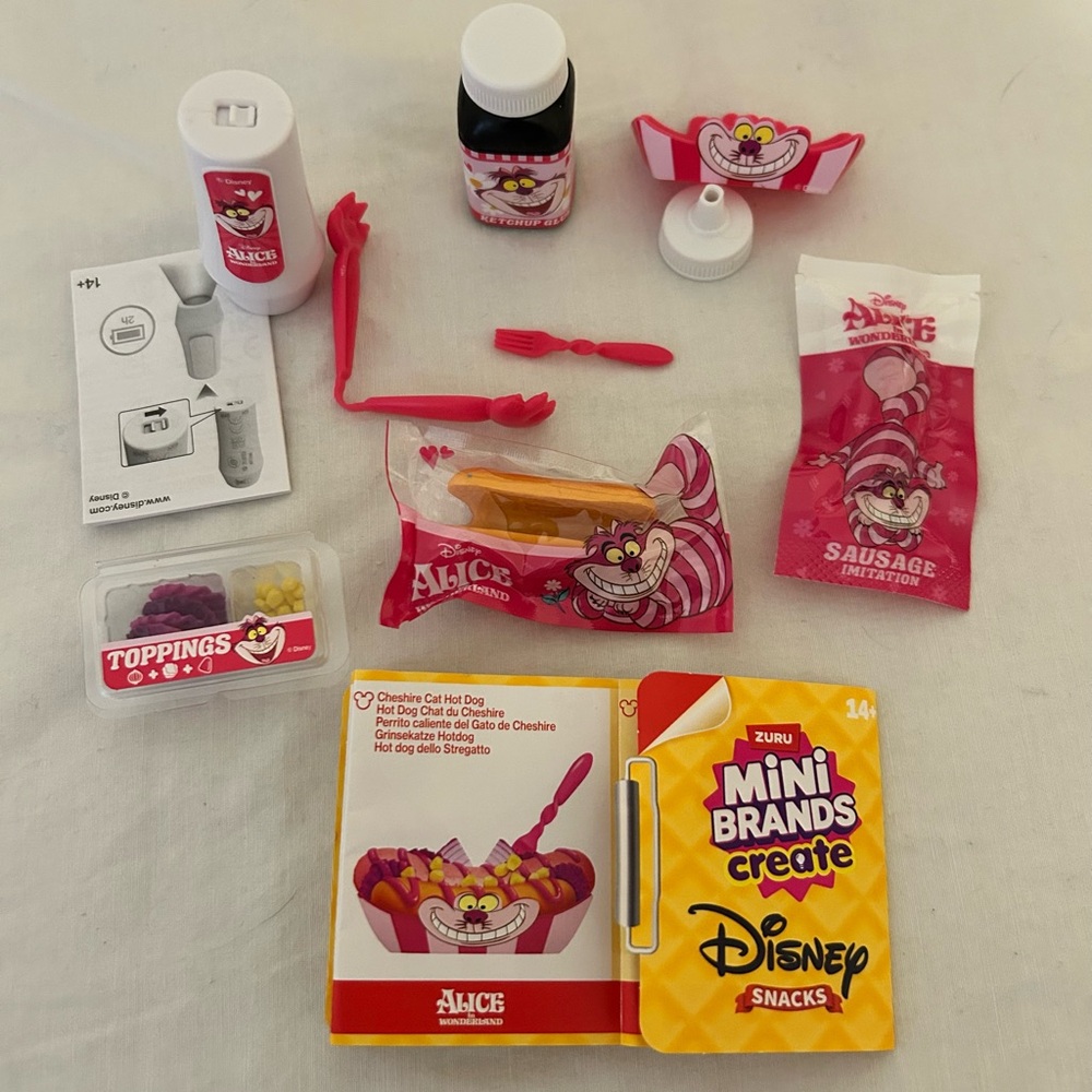 Mini Brands Create Disney Snacks -Alice In Wonderland- Cheshire Cat Hot Dog